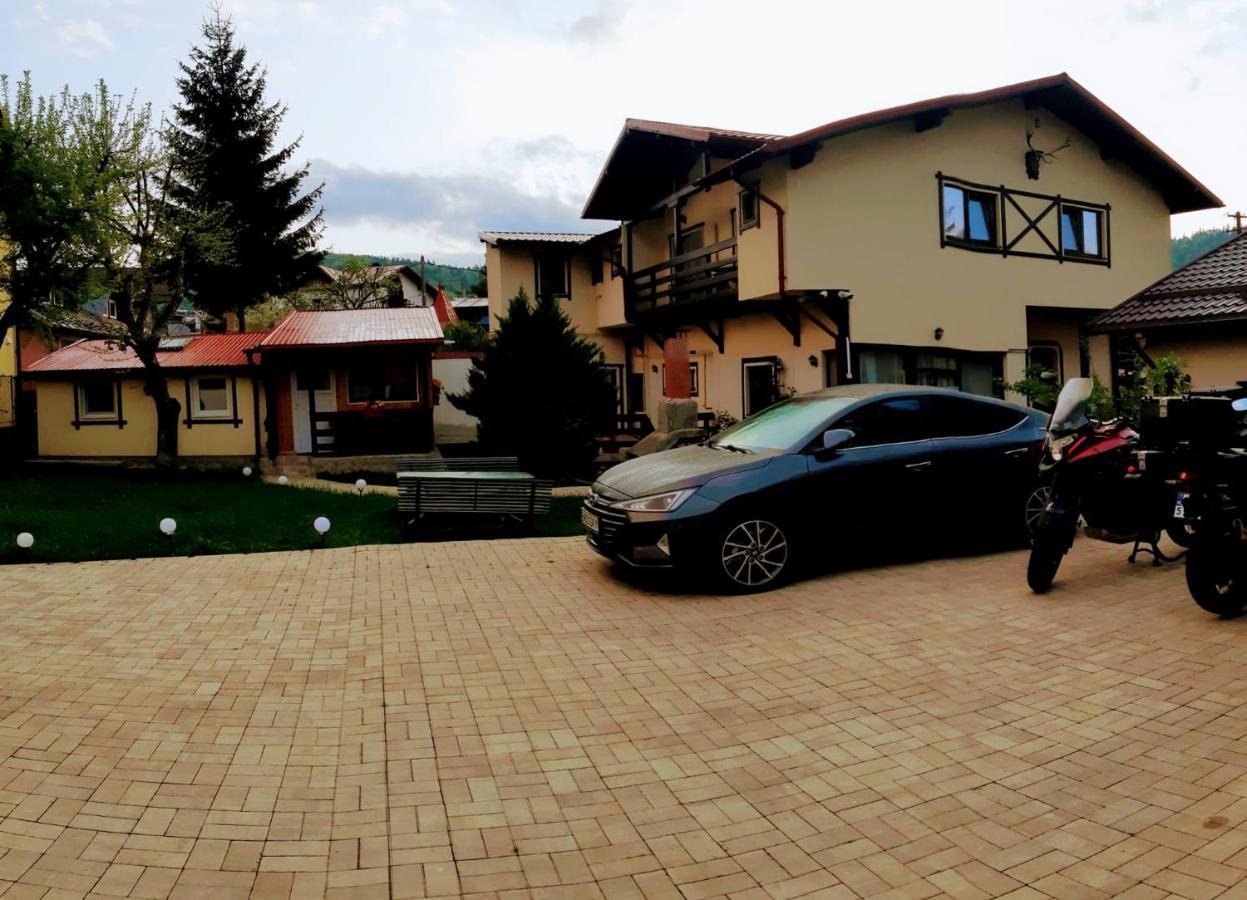 Hotel Casa Cu Flori Buşteni Exterior foto